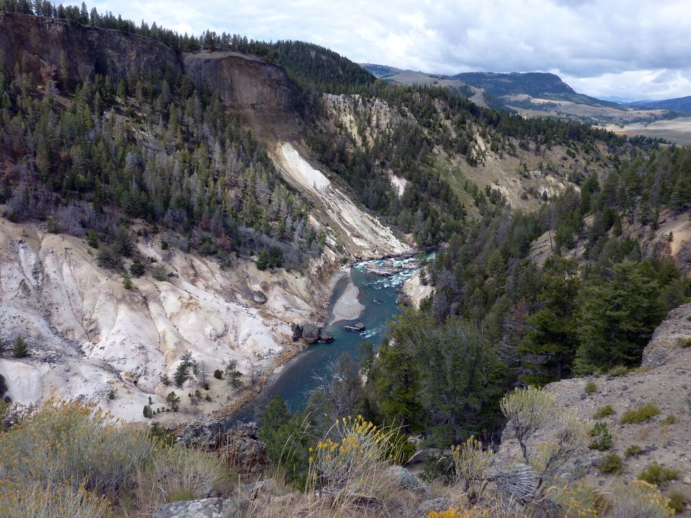 Yellowstone Tower Roosevelt (3).JPG